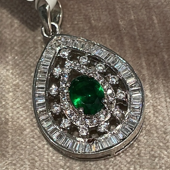 CZ Diamond  & Emerald Green Cz Pendant 925 Setting NWOTS - Picture 1 of 8